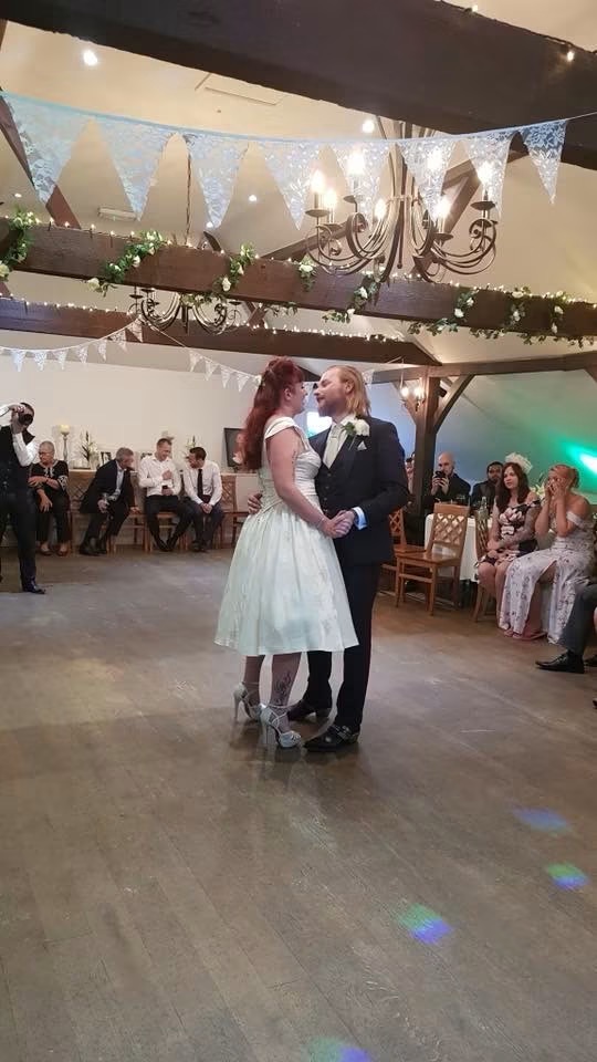 bride and groom 1st dance