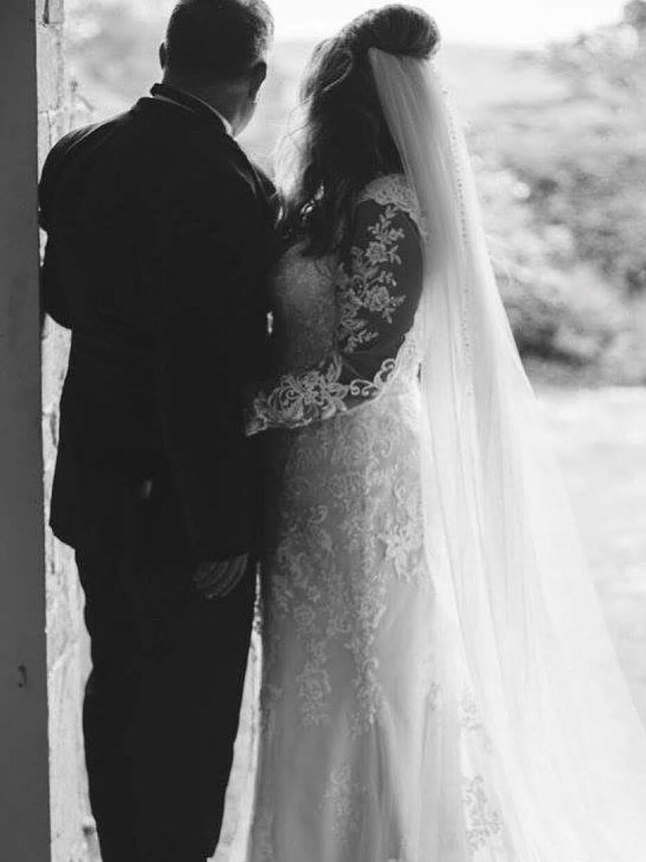 keyhole back wedding dress alteration with sleeves