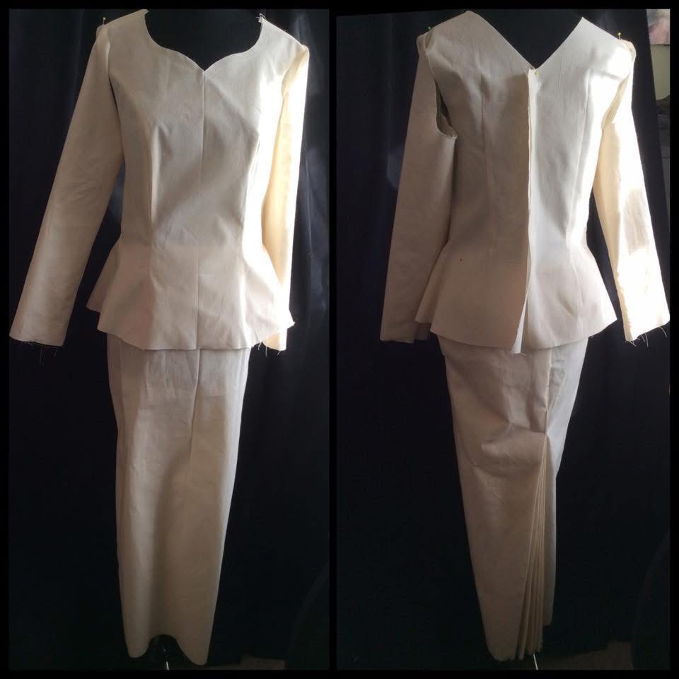 Front and back calico view of bespoke Indonesian kebaya with continuous wiru pleats in gold raw silk, tailored in Sutton Surrey