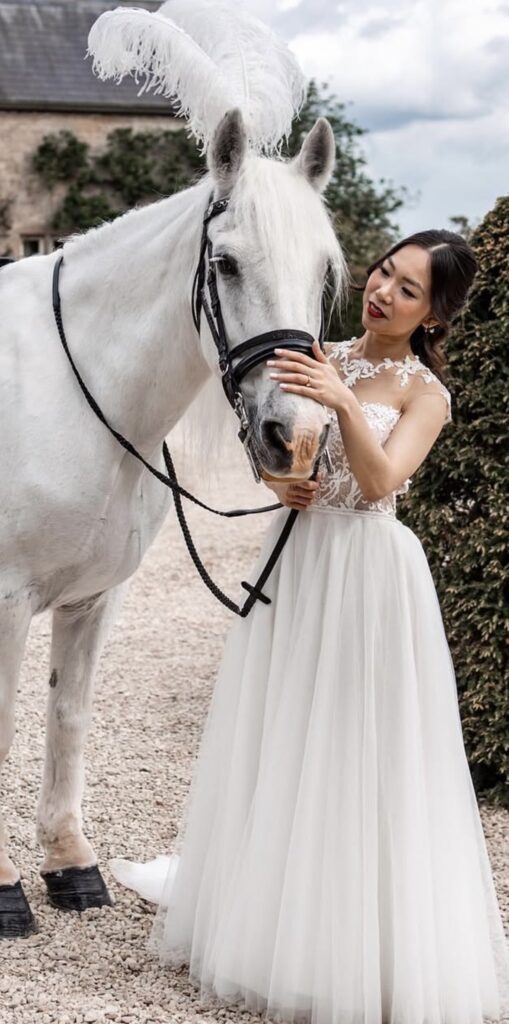 detachable train dress riding a horse on the wedding day