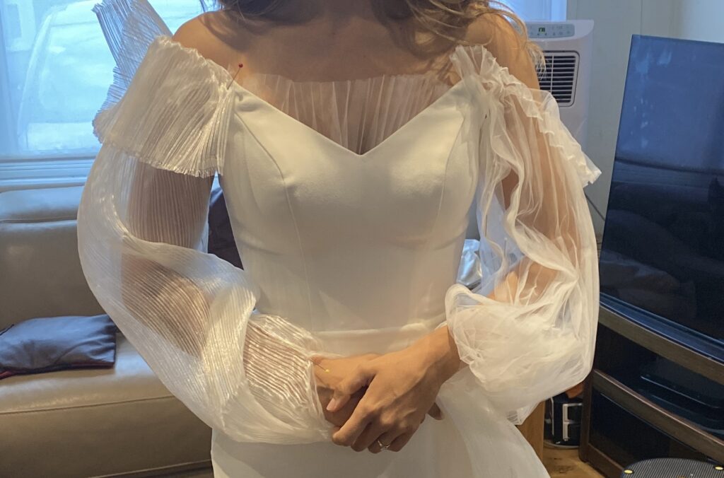Pleated baloon puff sleeves made with pleated tulle