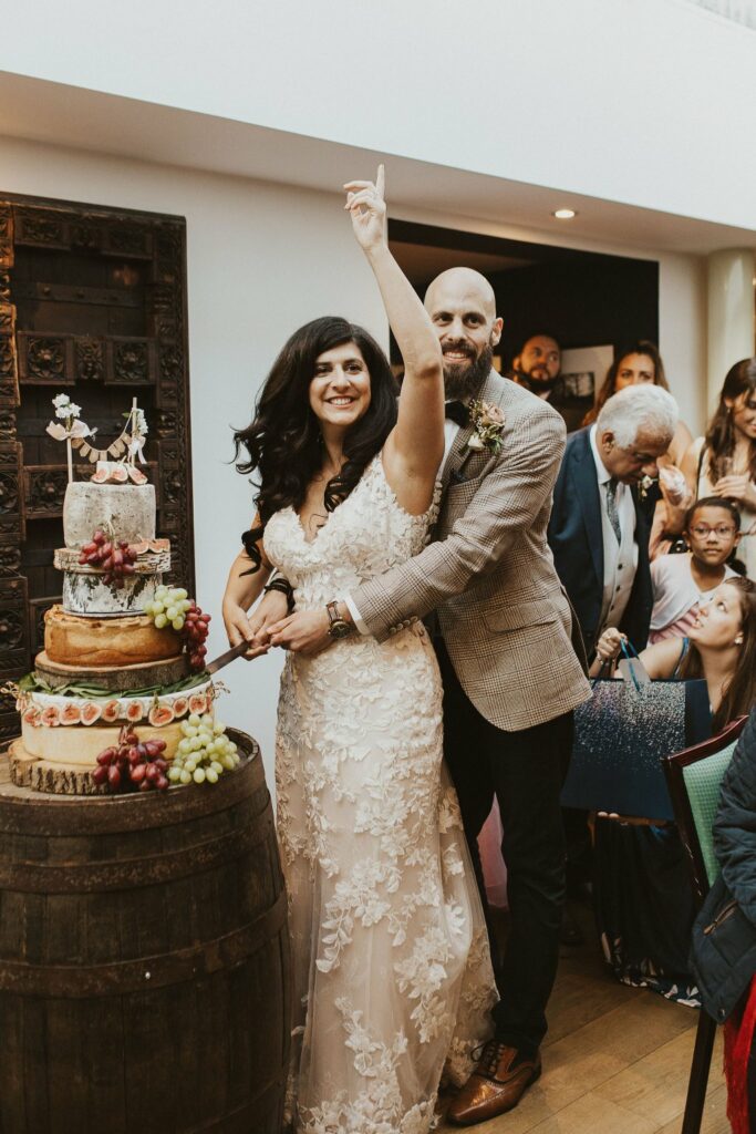 cake cutting ceremony picture 