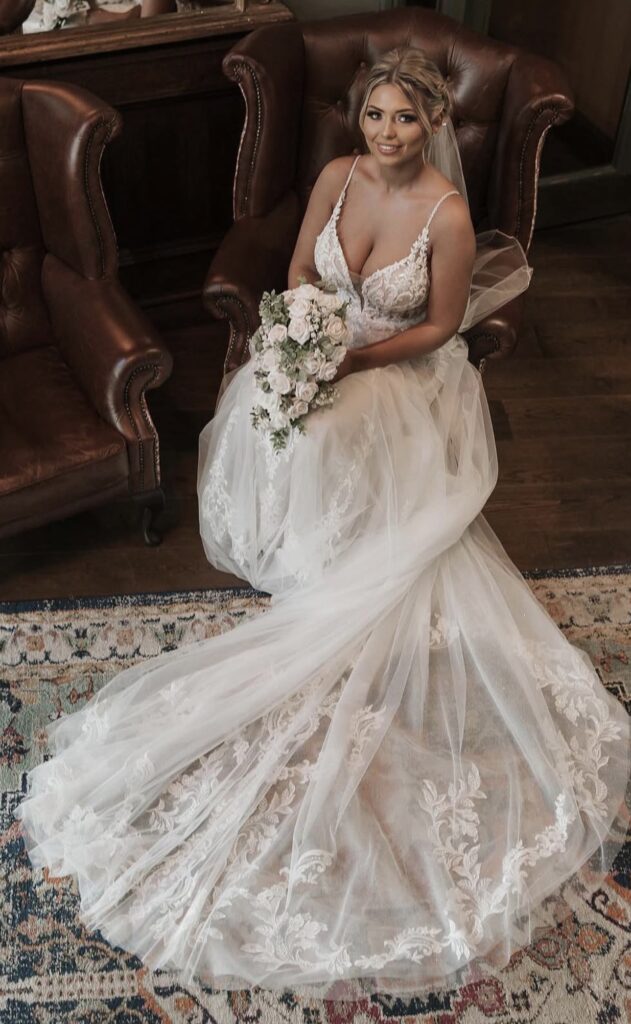 sitting down elegant picture if bride on wedding day.