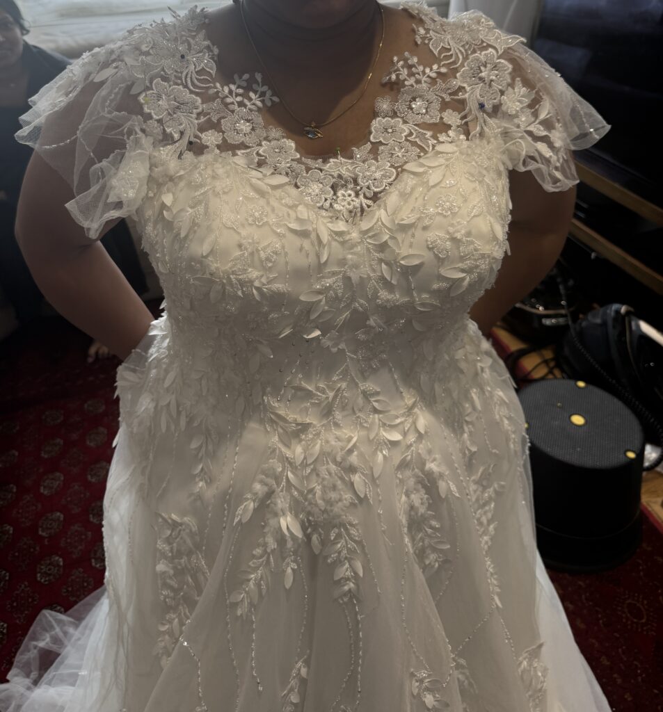 front close up view of neckline.